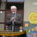 Ministro del Medio Ambiente planta “árbol de la vida” en colegio de Lima