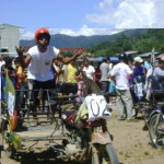 Gran carrera de mototaxis en el VRAE por aniversario del distrito de Kimbiri