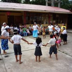 Niños especiales de Tingo María rindieron homenaje a las mamás de esta ciudad