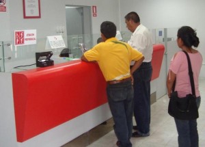 banco-sivia Clientes realizaron transacciones, giros, depósitos, abrieron cuentas, compraron dólares, y pagaron recibos de luz y teléfono
