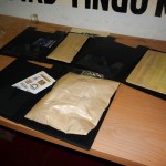 Decomisan clorhidrato de cocaína acondicionada como láminas en tapas de folderes