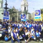 Más de 500 coalicionarios antidrogas realizan colorida presentación en Plaza de Armas de Lima