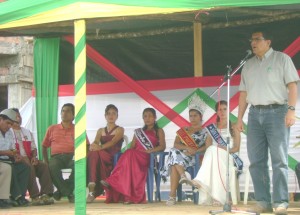 Ingeniero Pablo Araujo, del PDA, preside ceremonia. 
