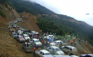 inauguran-carretera-kimbiri-kepashiato-5-jpg Caravana de 40 vehículos llegó hasta Cielo Punku para la inauguración.