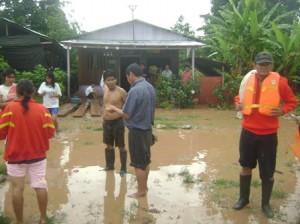 desbordes-auca Población afectada por crecida de las aguas del río.