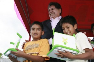 Niños del VRAE recibirán computadoras en febrero. (Foto: Andina)