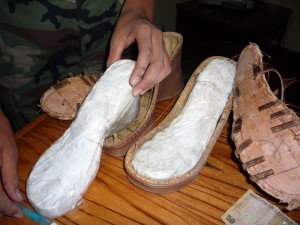 caen-e2809clas-munecas-de-la-mafiae2809d Dorga estaba acondicionada en la parte hueca de los zapatos