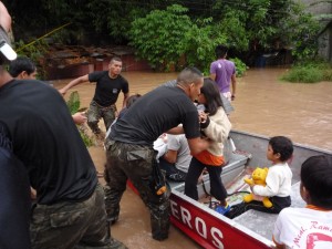Policía Nacional y Ejército Peruano cumplen importante labor de rescate