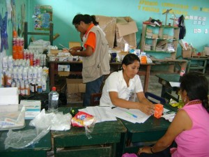 Atención y medicinas gratuitas también fueron entregadas.