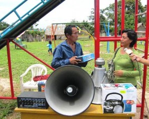 inauguran-parque-infantil-pda4 Pobladores recibieron también del PDA un equipo de radiobocina para mejorar su sistema de comunicación local