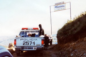 Instantes en los que se produce la primera intervención policial en Comarsa, la tarde del 25 de mayo de 1995.