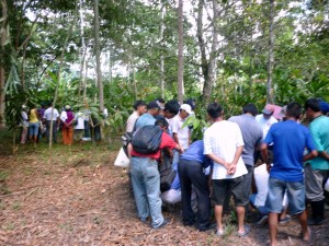 ict-capacito-a-agricultores-del-monzon Clases se dieron también en los mismos campos de cultivo