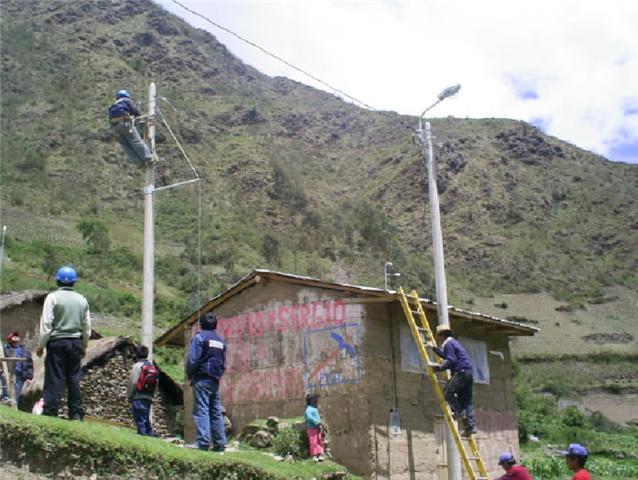 Concluyó ejecución de obras de electrificación rural para Ayacucho y Cusco