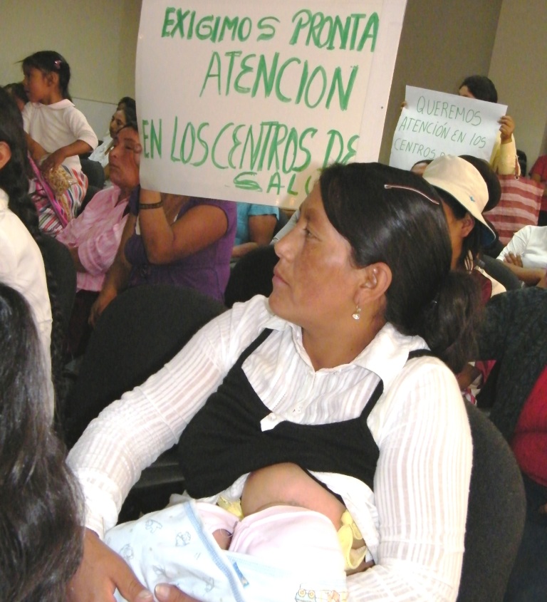 Madres exigen fin de huelga y apertura de Hospital Regional de Ayacucho