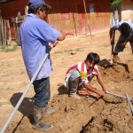 En faena comunal pobladores de Aguaytía instalan su propio servicio de agua potable