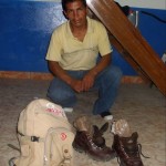 Detienen a pasajero que llevaba droga oculta en sus zapatos