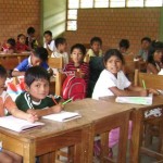 Padres de familia llegan a Lima para exigir mas profesores para el VRAE