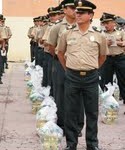 Comité de damas de la Policía Nacional del Perú entregó 500 bolsas de víveres a personal policial.