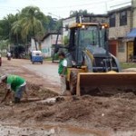 Disponen limpieza de cunetas y canales de aguas pluviales