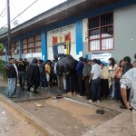 Pese a fuerte aguacero, en Aguaytía población acudió en masa a votar