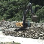 Inician limpieza y encauzamiento de ríos en casco urbano de Kimbiri