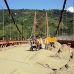 Realizan mantenimiento a Puente Tocache tras 25 años