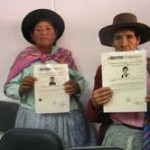 Entregan credencial a desplazados por la violencia política