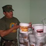 Policía antidrogas incauta baldes conteniendo 224 kilos de ácido clorhídrico
