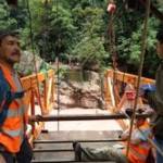 Reconstruyen puente colgante que conduce al Velo de la Novia