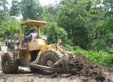 AMUVRAE y el gobierno regional de Ayacucho rehabilitarán carreteras del VRAE