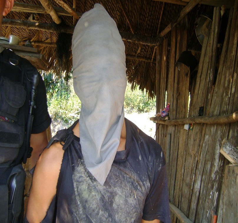 TERRORISTAS HUYERON POR EL RÍO CARGANDO A “ARTEMIO” GRAVE (2)