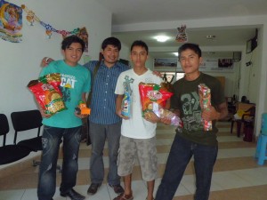 Becarios de Ucayali entregarán regalos a 300 niños de Pucallpa