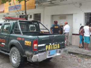Delincuentes vacían zapatería en Tingo María