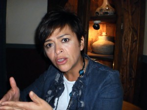 Periodista mexicana expone nexos de clase política con el narcotráfico