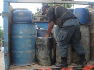 PNP frustra pase de mil galones de combustible ilegal al Vraem