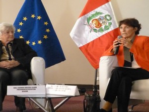 Perú analiza estrategia europea de lucha contra las drogas