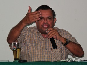 Alcalde de Satipo pierde los papeles por cuestionamientos sobre botadero