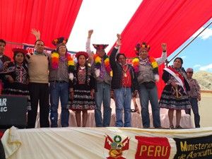 Minagri y Agro Rural entregan kits veterinarios para prevenir bajas temperaturas en Cusco