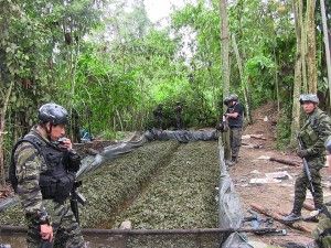 Policía destruye cuatro pozas de maceración gigantes en el Vraem
