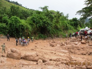 Caída de huayco afecta viviendas y carretera hacia Pichanaki y Satipo