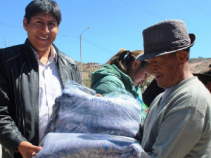 Ayacucho: Entregan centenar de frazadas para combatir el frío en Jesús Nazareno
