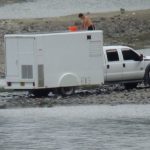 Vehículo antidrogas de alta tecnología es lavado en el río Huallaga