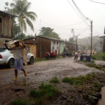 Limpieza de viviendas afectadas por lluvias en Ayacucho