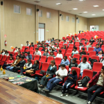 Capacitación a jóvenes en liderazgo y emprendimiento empresarial en Arequipa