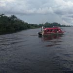 Embarcación navega ríos de la Amazonia llevando servicios del Minsa en prevención del VIH