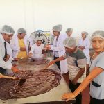 San Martín: Devida capacita a cacaoteros y estudiantes en elaboración de chocolate artesanal