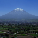 Monitorean derrumbe de rocas en el volcán Misti