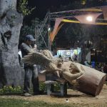 Arte Nativa: Tallador de madera realiza esculturas de gran tamaño