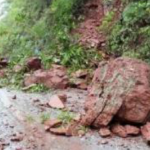 Pasco: Realizan limpieza de carretera afectada tras desborde del río Pozuzo