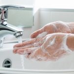 Lavarse las manos reduce las enfermedades estomacales